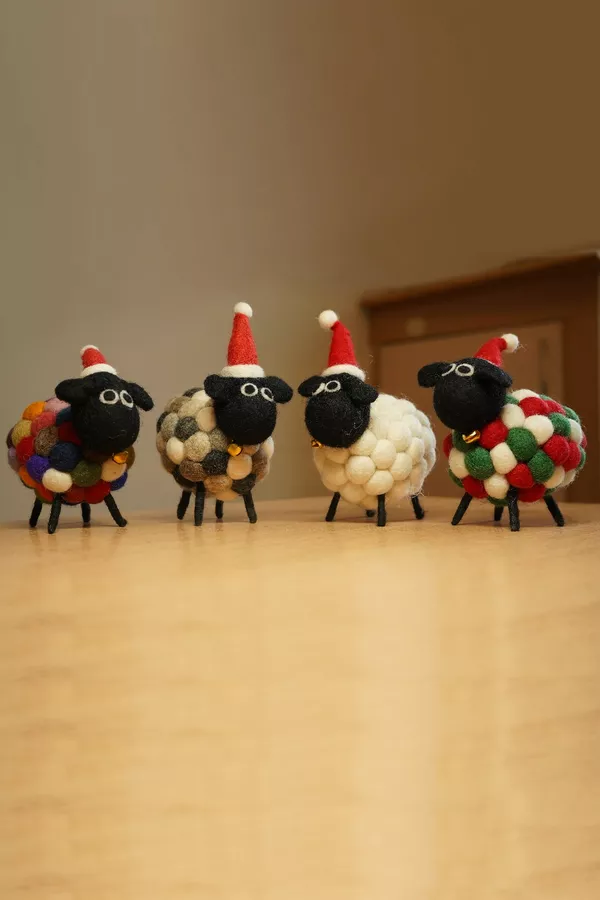 Tessa Christmas sheep - Image 3