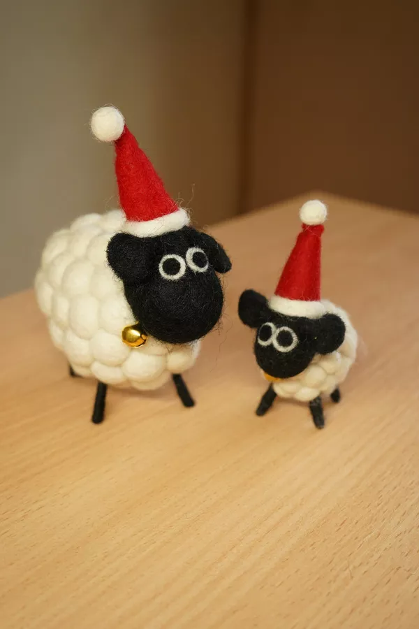 Tessa Christmas sheep - Image 2